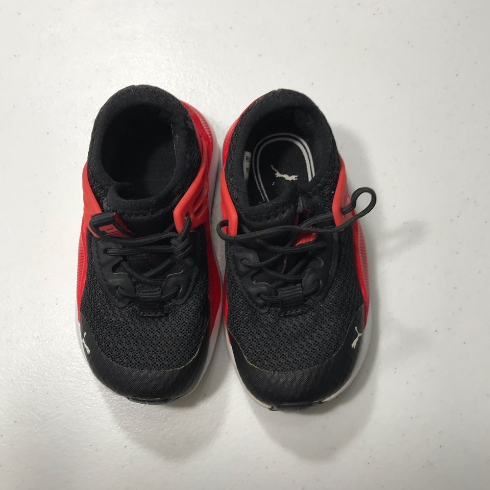 Puma Kids Black and Red Shoes Size 6C SB-01